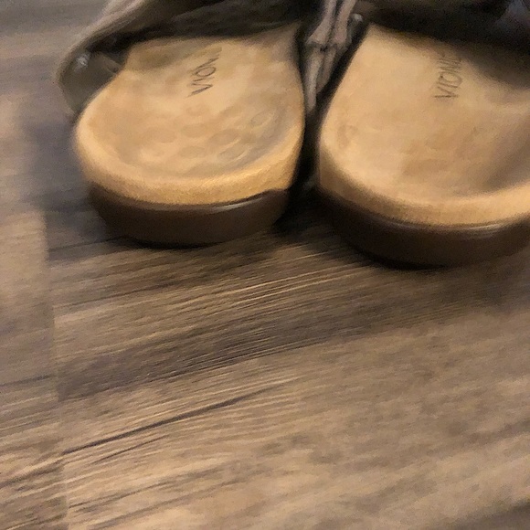 Vionic Juno suede slides size 9 - Picture 10 of 16
